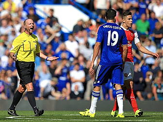 WATCH: Garth Crooks slams refe...